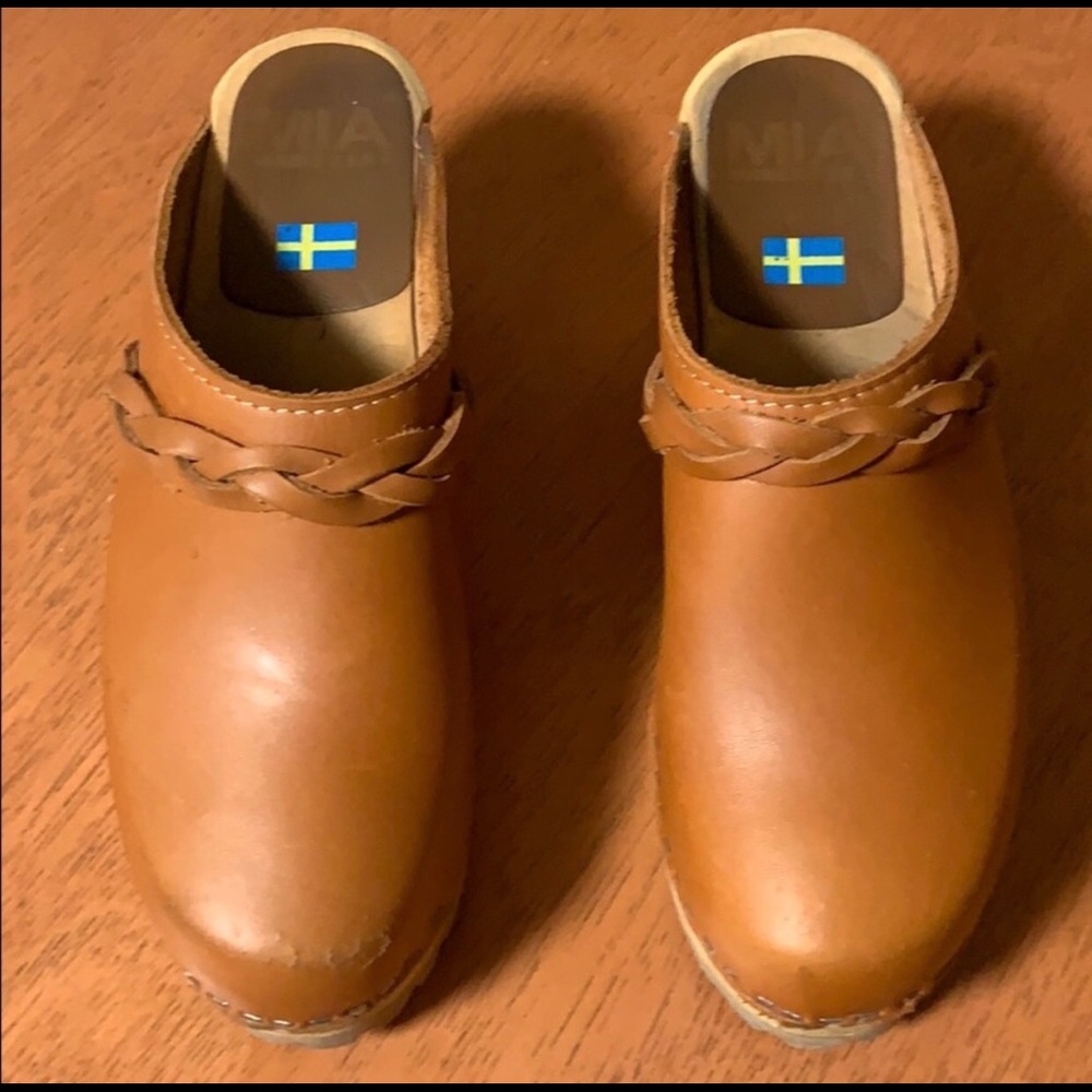 Mia lug sole clogs